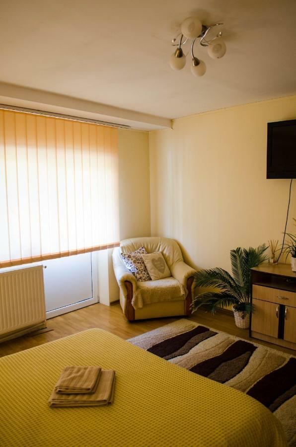 בוקרשט Collosal Apartment With Garden מראה חיצוני תמונה