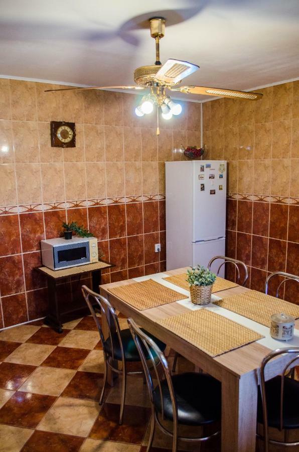 בוקרשט Collosal Apartment With Garden מראה חיצוני תמונה