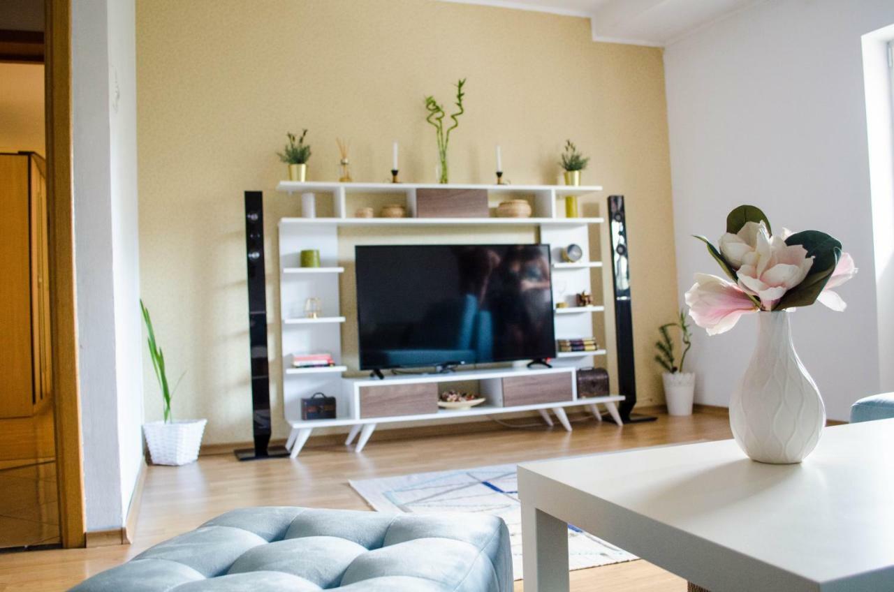 בוקרשט Collosal Apartment With Garden מראה חיצוני תמונה