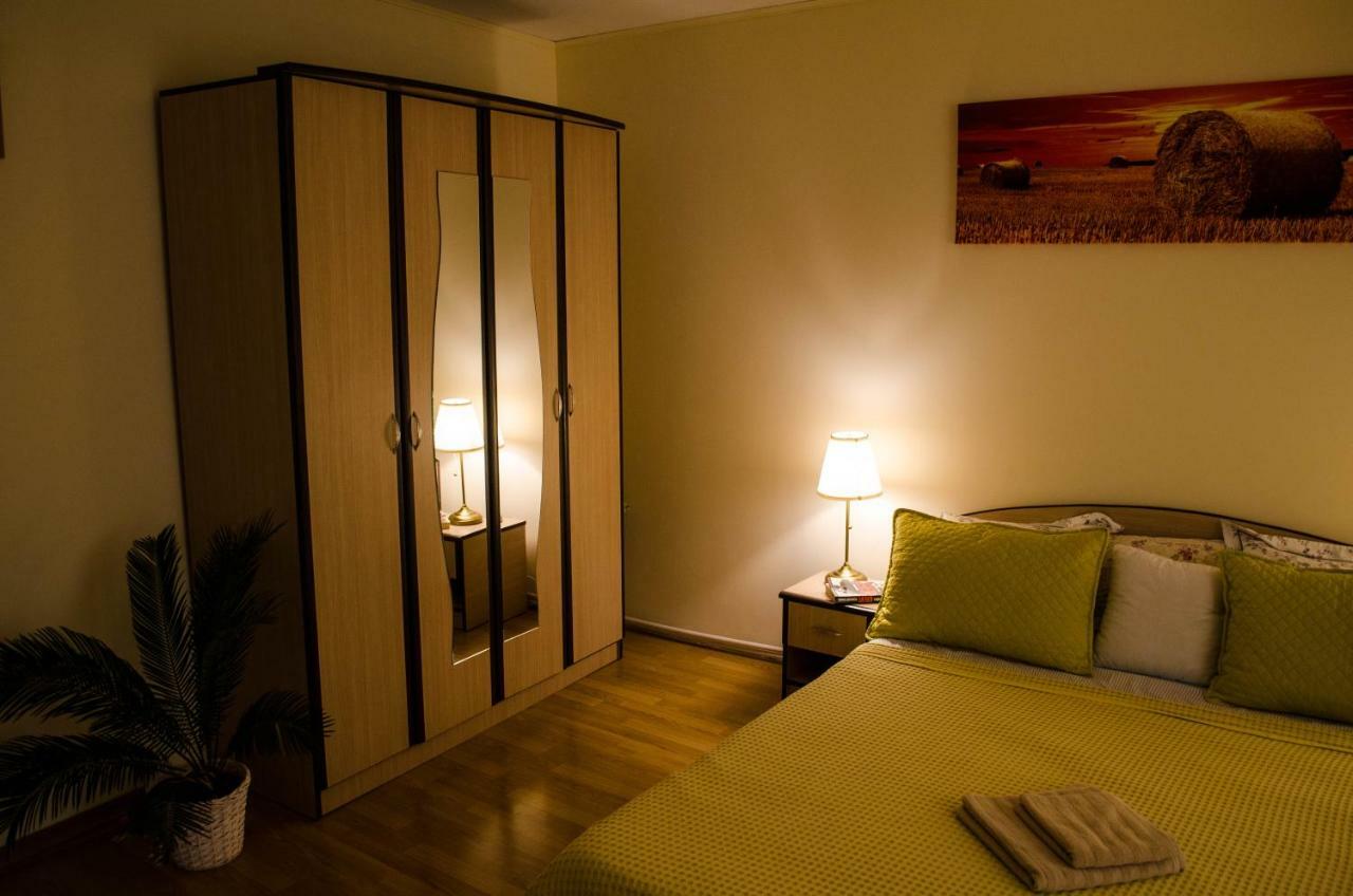 בוקרשט Collosal Apartment With Garden מראה חיצוני תמונה